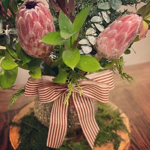 A beautiful holiday flower arrangement by Pinna Co
